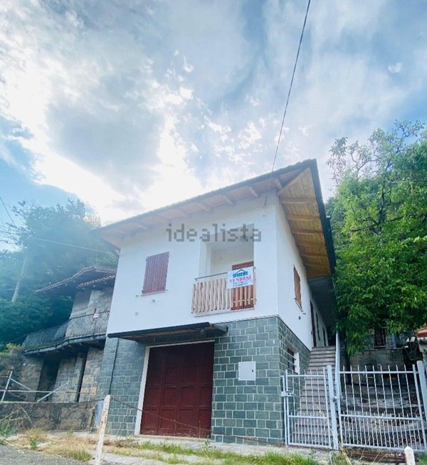 casa indipendente in vendita a Ventasso in zona Acquabona