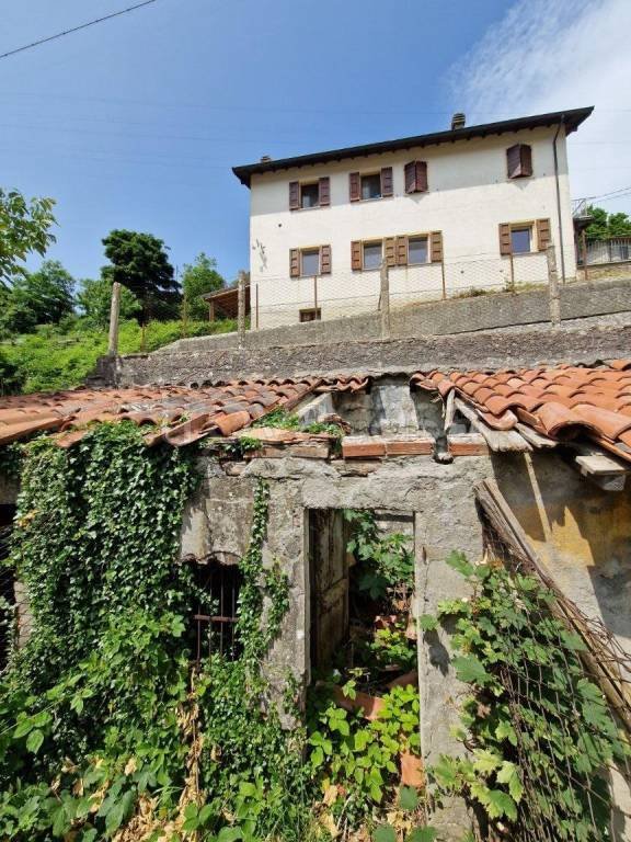 appartamento in vendita a Ventasso in zona Ligonchio