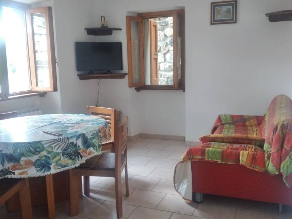 casa indipendente in vendita a Ventasso in zona Cervarezza