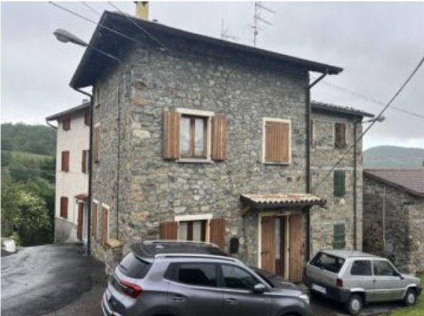 casa indipendente in vendita a Ventasso in zona Casale