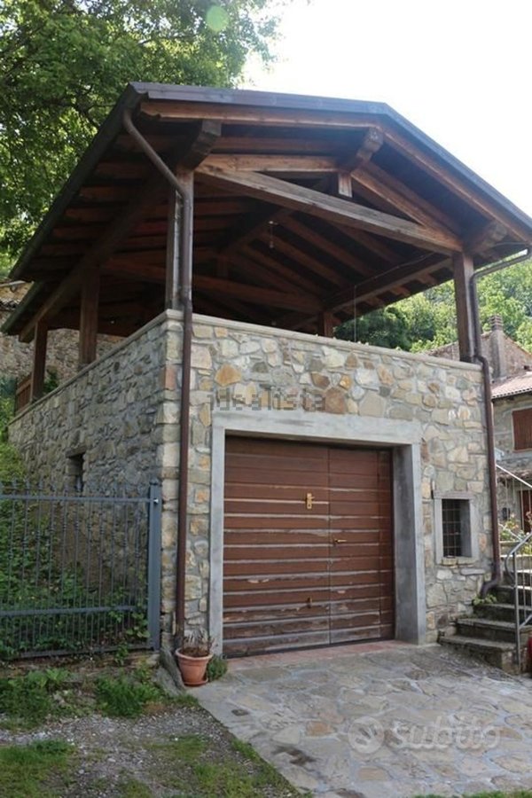 appartamento in vendita a Ventasso in zona Ca' Ferrari