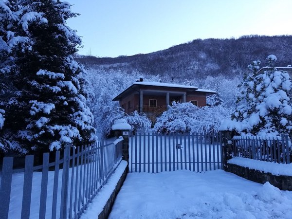 casa indipendente in vendita a Ventasso