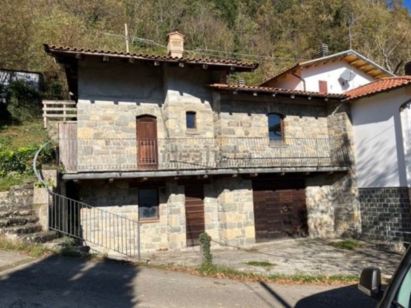 casa indipendente in vendita a Ventasso in zona Acquabona