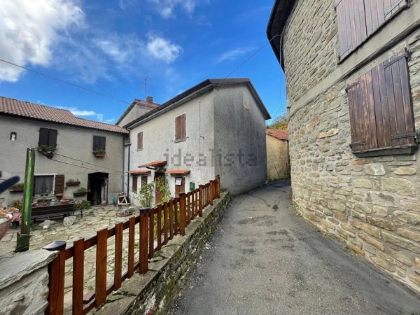 casa indipendente in vendita a Ventasso