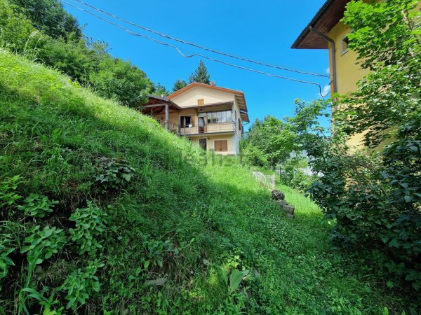 casa indipendente in vendita a Ventasso in zona Ligonchio