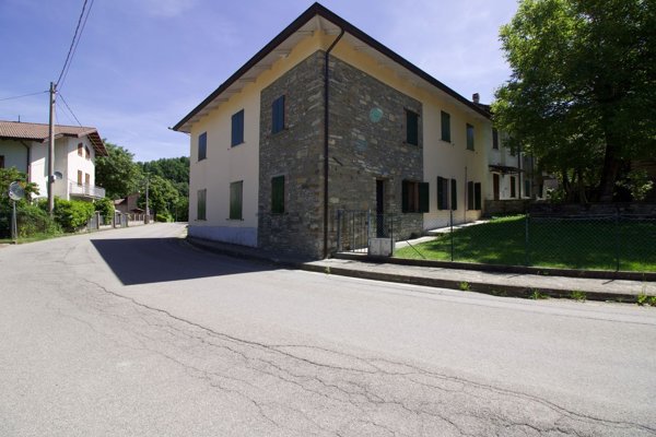 casa indipendente in vendita a Ventasso in zona Castagneto