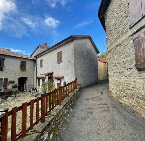 casa indipendente in vendita a Ventasso in zona Cerreto Alpi