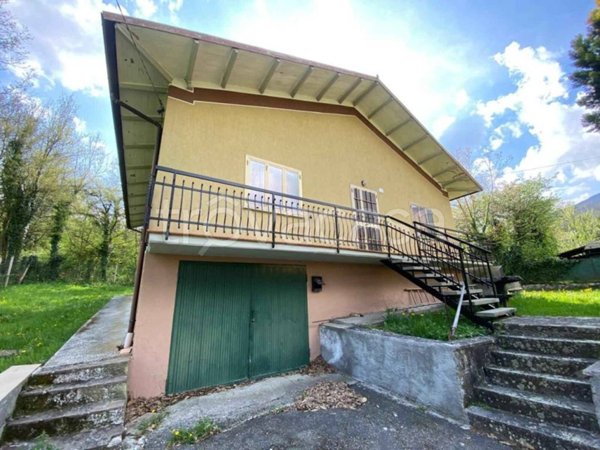 casa indipendente in vendita a Ventasso