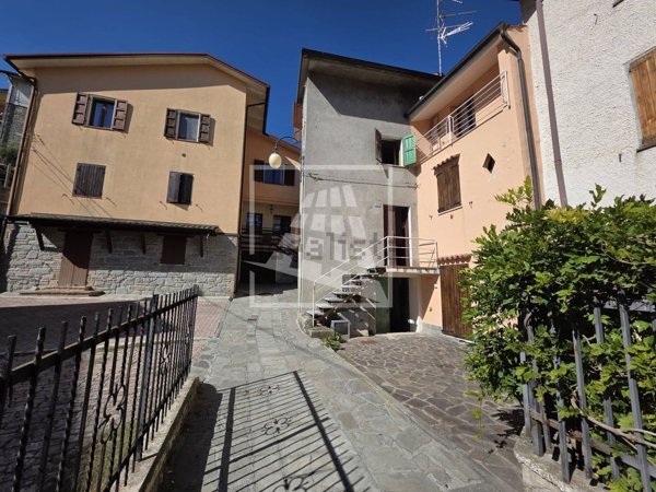 appartamento in vendita a Ventasso in zona Cervarezza