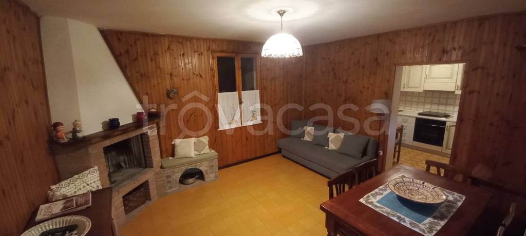 appartamento in vendita a Ventasso in zona Vallisnera