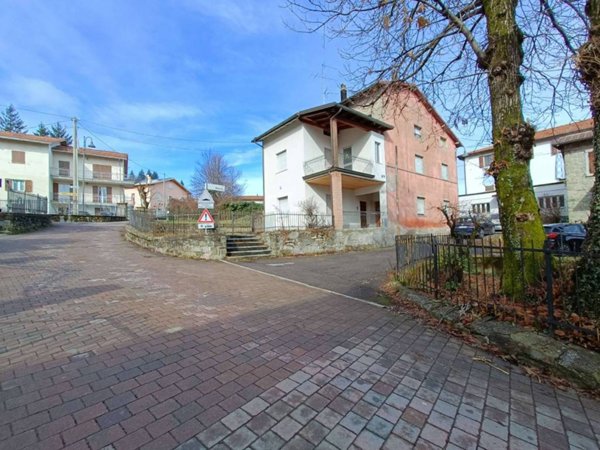 casa indipendente in vendita a Ventasso in zona Piolo