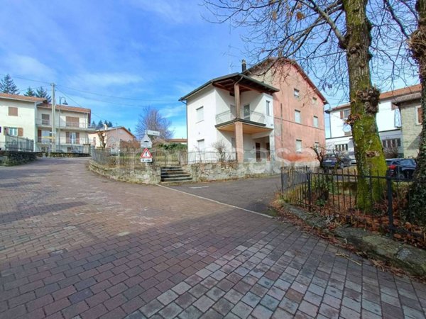 casa indipendente in vendita a Ventasso in zona Cervarezza