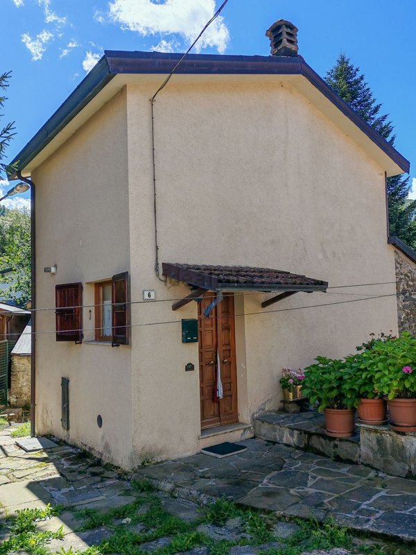 casa indipendente in vendita a Ventasso in zona Cerreto Alpi