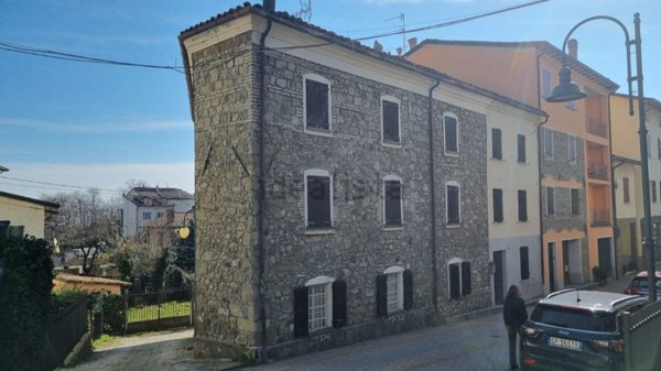appartamento in vendita a Ventasso in zona Cervarezza