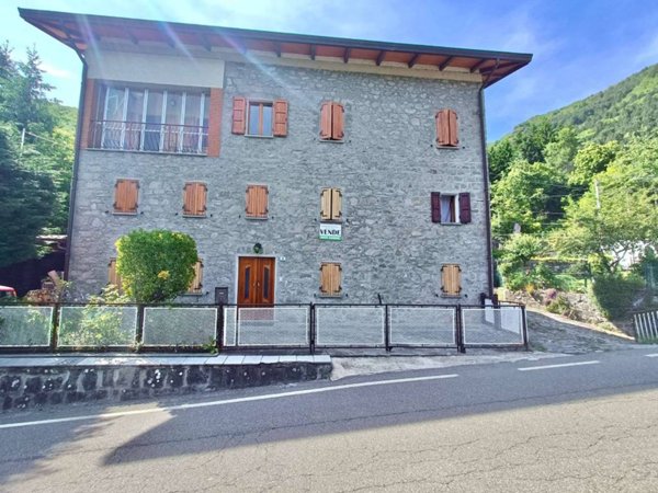 appartamento in vendita a Ventasso in zona Nismozza