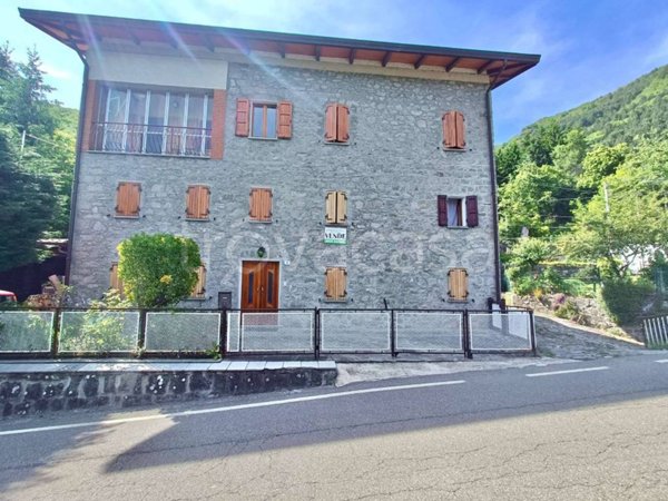 appartamento in vendita a Ventasso in zona Nismozza