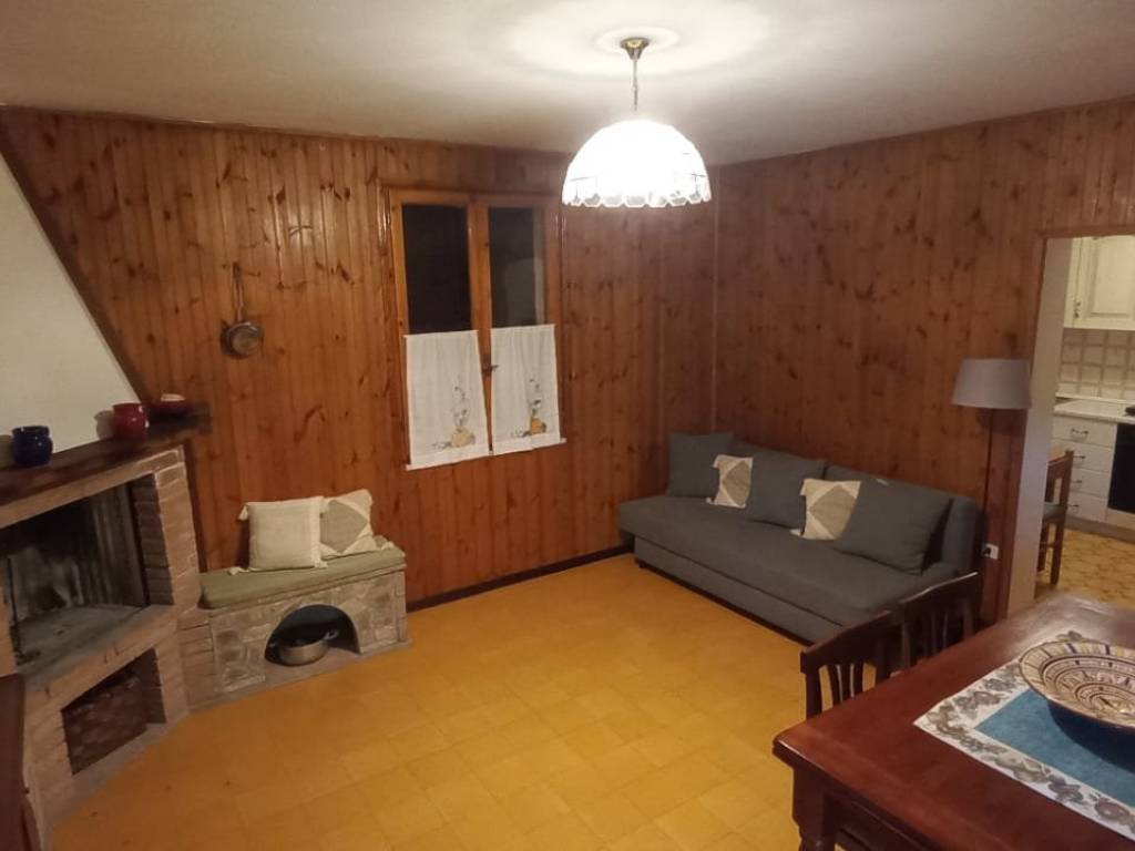 appartamento in vendita a Ventasso in zona Vallisnera