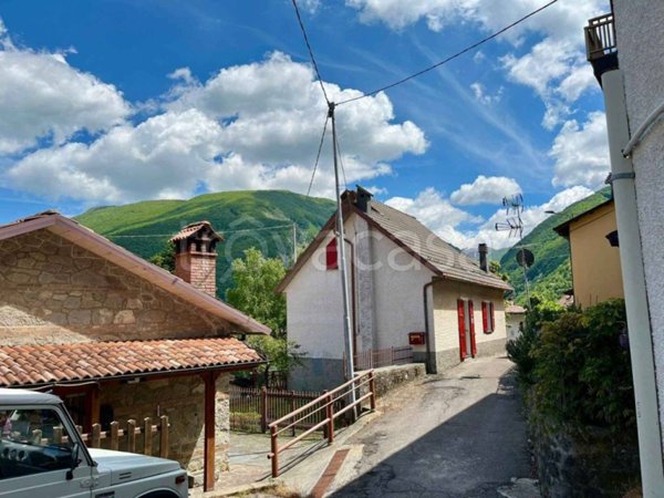 casa indipendente in vendita a Ventasso in zona Ligonchio