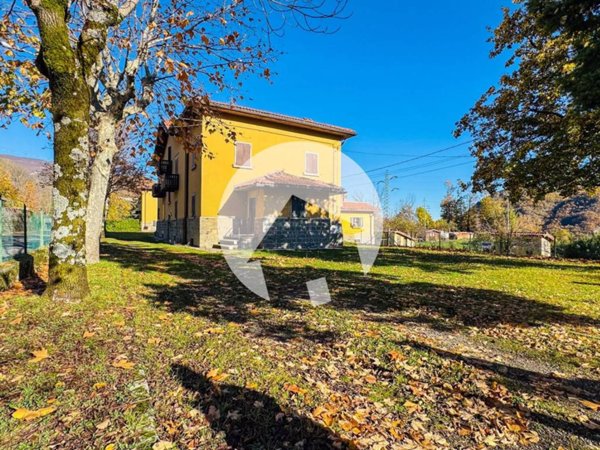 appartamento in vendita a Ventasso in zona Cinquecerri