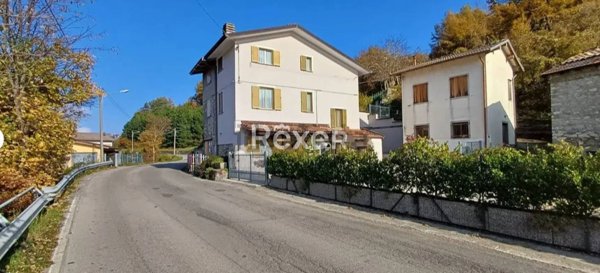 casa indipendente in vendita a Ventasso in zona Ramiseto