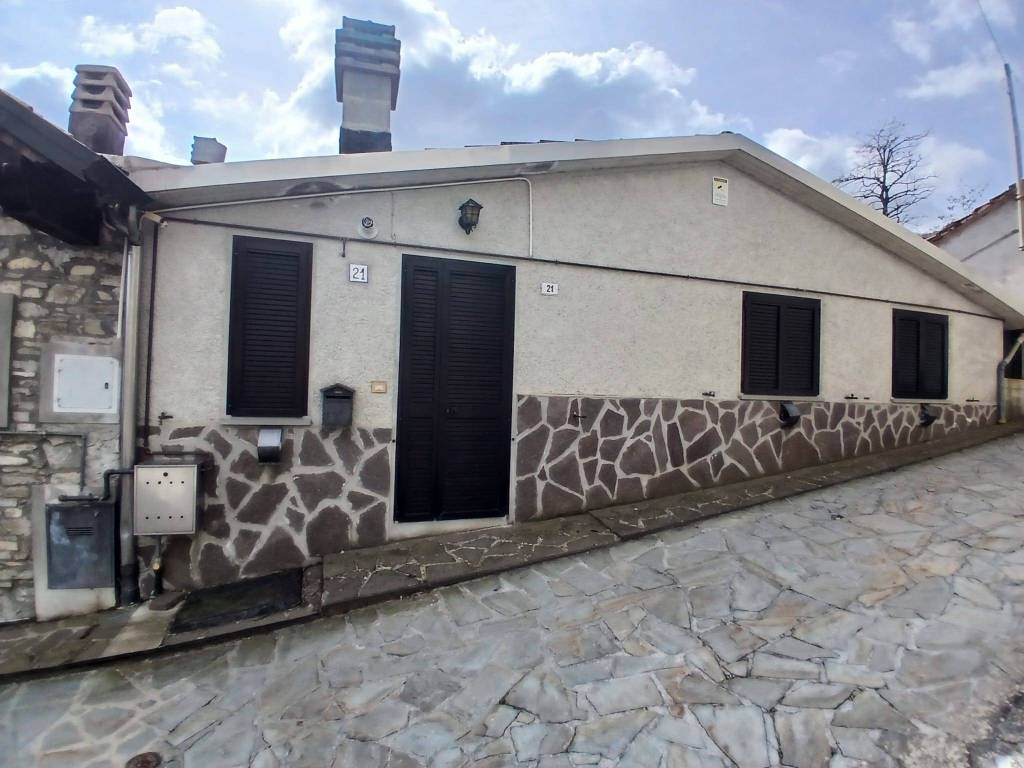 casa indipendente in vendita a Ventasso in zona Ramiseto