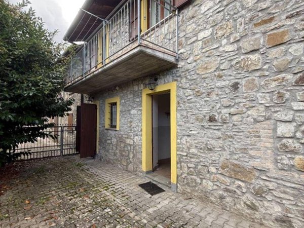 casa indipendente in vendita a Ventasso in zona Ramiseto