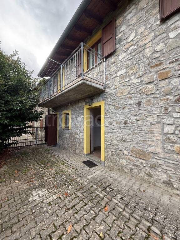 casa indipendente in vendita a Ventasso in zona Ramiseto