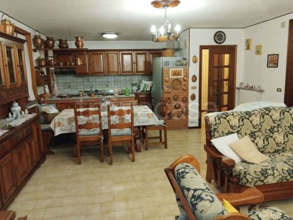 appartamento in vendita a Ventasso in zona Cinquecerri