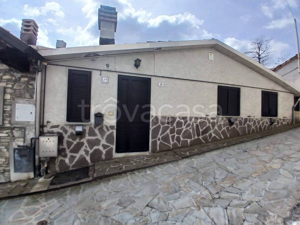 casa indipendente in vendita a Ventasso in zona Ramiseto