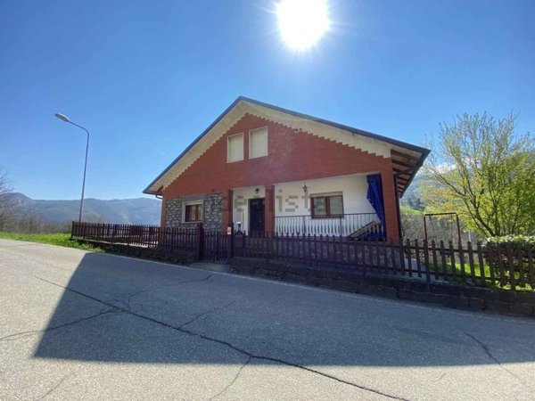 casa indipendente in vendita a Ventasso