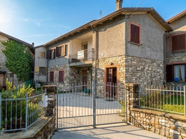 casa indipendente in vendita a Ventasso in zona Ramiseto