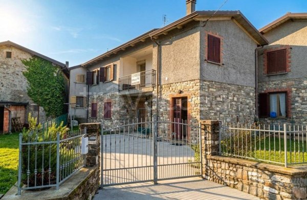 casa indipendente in vendita a Ventasso in zona Ramiseto