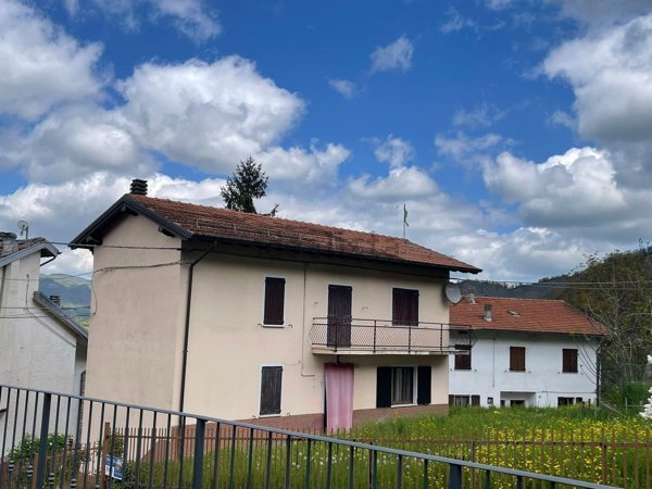 casa indipendente in vendita a Ventasso