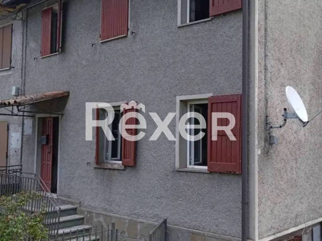 casa semindipendente in vendita a Ventasso in zona Cerreto Alpi