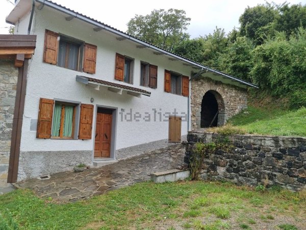casa indipendente in vendita a Ventasso in zona Vallisnera