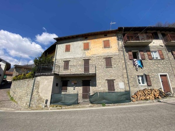 casa indipendente in vendita a Ventasso in zona Busana