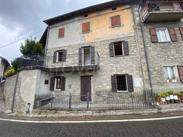 casa indipendente in vendita a Ventasso in zona Busana