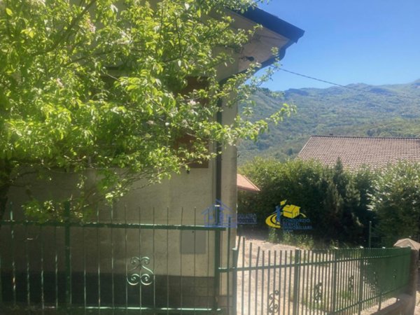 casa indipendente in vendita a Ventasso in zona Miscoso