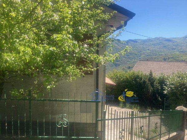 casa indipendente in vendita a Ventasso in zona Miscoso