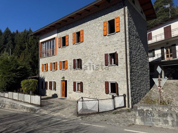casa indipendente in vendita a Ventasso in zona Nismozza