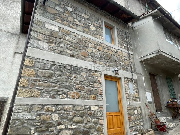 appartamento in vendita a Ventasso in zona Vallisnera