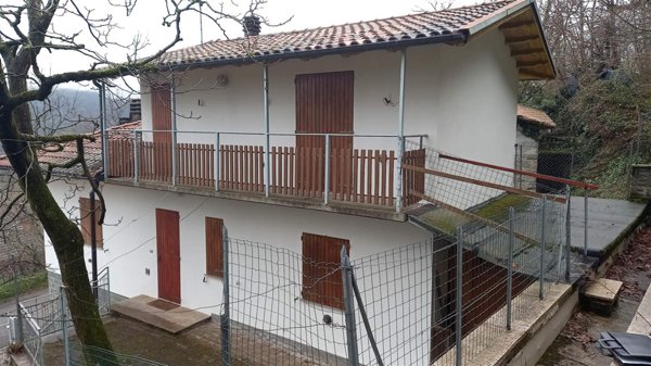 casa indipendente in vendita a Ventasso in zona Acquabona