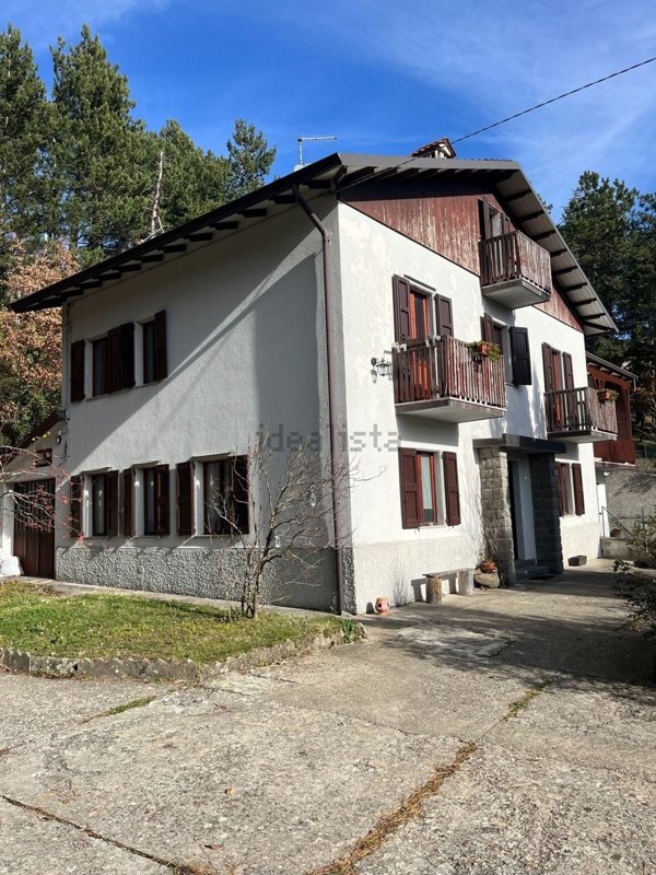 casa indipendente in vendita a Ventasso in zona Collagna