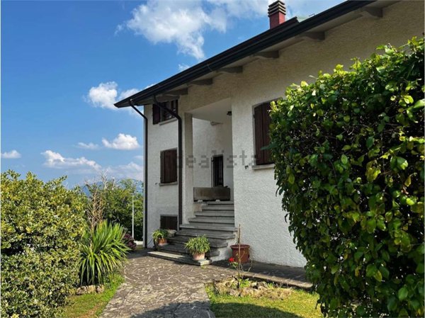 casa indipendente in vendita a Ventasso in zona Collagna