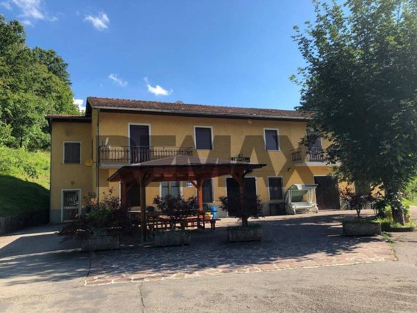 locale di sgombero in vendita a Ventasso