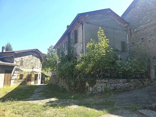 casa indipendente in vendita a Ventasso in zona Casalino