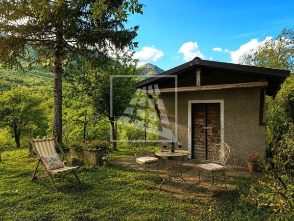 casa indipendente in vendita a Ventasso in zona Cerreto Laghi