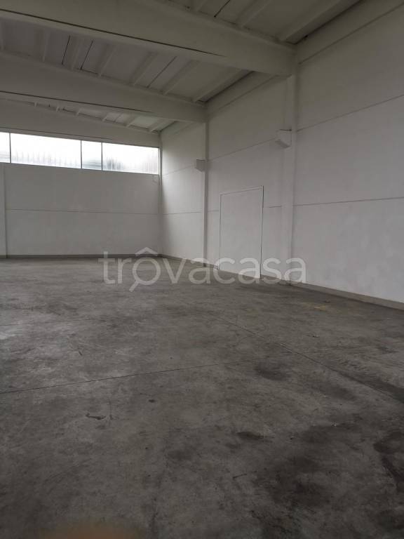 locale commerciale in vendita a Bastiglia