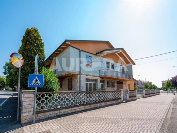 casa indipendente in vendita a Bastiglia