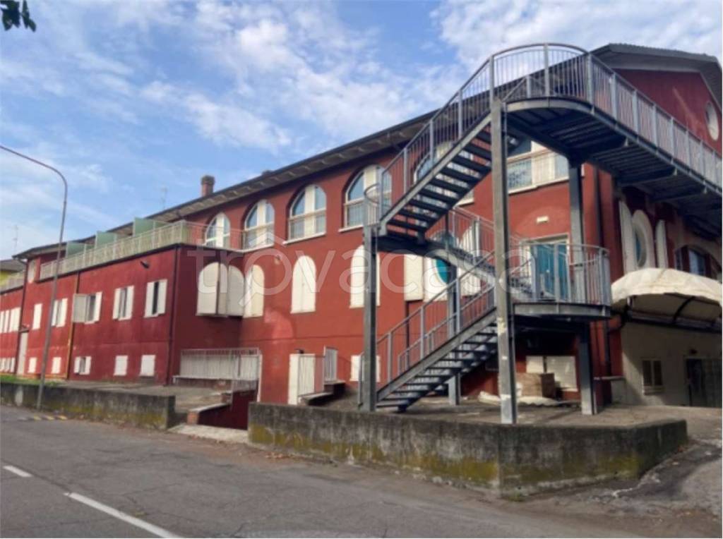 negozio in vendita a Bastiglia